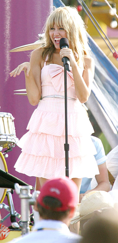 91038691---hannah_montana.jpg