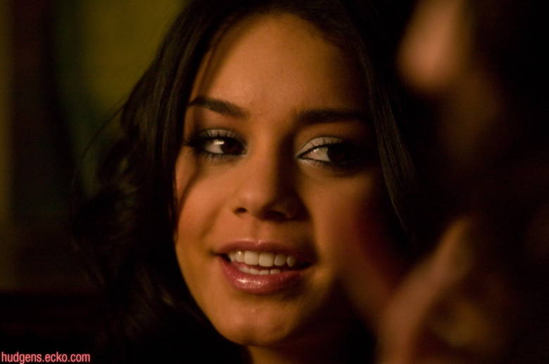 VanessaAnneHudgens-dot-net_Sneakernight007.jpg