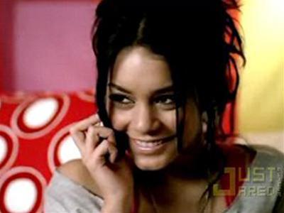 Vanessa-Hudgens-trinh-lang-video-Sneakernight-13944-2.jpg