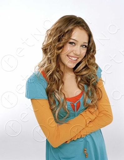 203539_miley-cyrus_com-modeling-set23-016.jpg