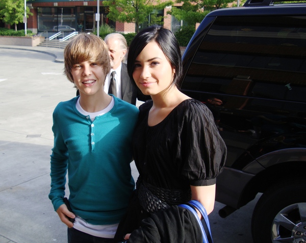 Justin-Bieber-Demi-Lovato.jpg