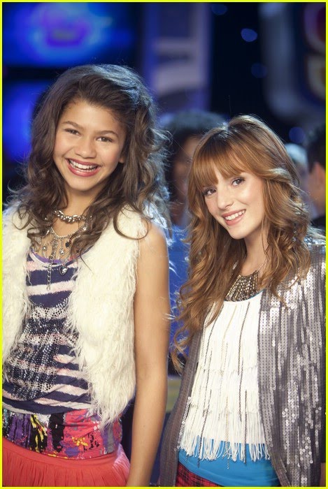 bella-zendaya-shake-new-years-03.jpg