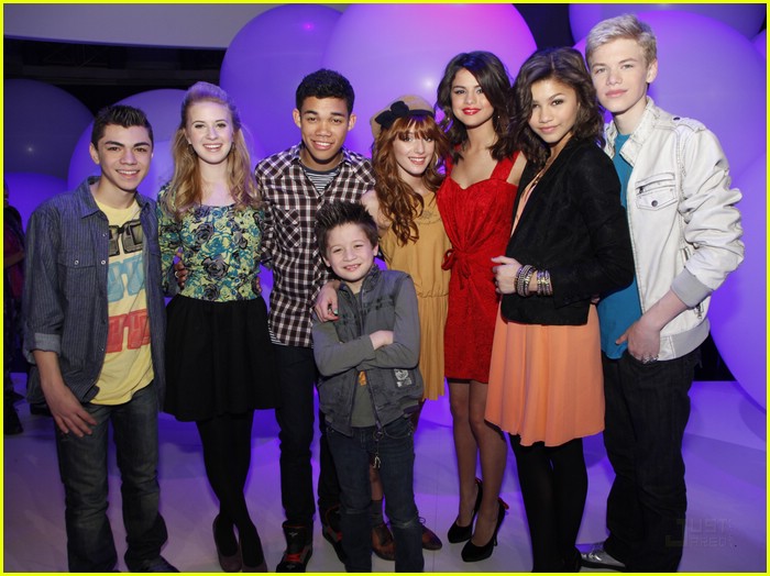 selena-gomez-shake-performance-11.jpg